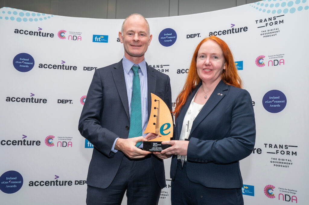 Open Data award 2024 – Minister of State, Ossian Smyth TD with Kathryn Cassidy of Digital Repository of Ireland, winners of the Open Data award 2024 at the Ireland eGovernment Awards 2024, held at the Radisson Blu Hotel in Dublin on Thursday September 19th 2024